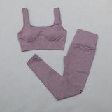 Conjunto deportivo con top y leggings