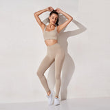 Conjunto deportivo con top y leggings