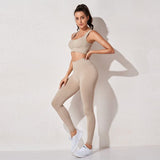 Conjunto deportivo con top y leggings