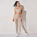 Conjunto deportivo con top y leggings
