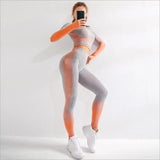Conjunto deportivo de color gris con efecto ombre
