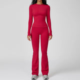 Traje deportivo con pantalones de campana y manga larga
