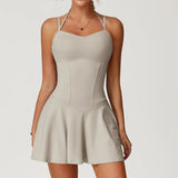 Vestido deportivo con pantalones escondidos