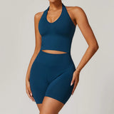 Conjunto deportivo con top con escote y mallas ciclistas