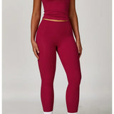 Conjunto deportivo con leggings y lazado en cuello