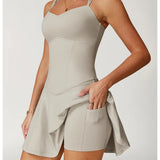Vestido deportivo con pantalones escondidos