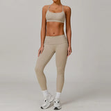 Conjunto deportivo con top y leggings