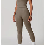Conjunto con leggings y top sin mangas