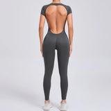 Mono deportivo con espalda descubierta