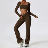 Conjunto deportivo con crop top de manga larga
