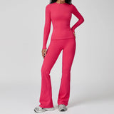 Traje deportivo con pantalones de campana y manga larga