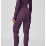 Traje deportivo con leggings y manga larga