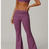 Conjunto deportivo con pantalones de campana