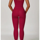 Conjunto deportivo con leggings y lazado en cuello