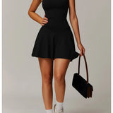 Vestido deportivo con pantalones escondidos