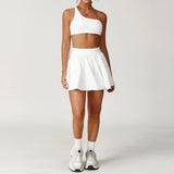 Conjunto deportivo con minifalda y top corto