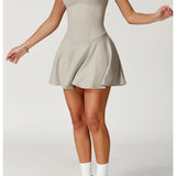 Vestido deportivo con pantalones escondidos
