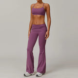 Conjunto deportivo con pantalones de campana