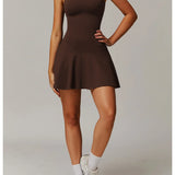 Vestido deportivo con pantalones escondidos