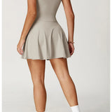 Vestido deportivo con pantalones escondidos