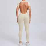 Mono deportivo con espalda descubierta