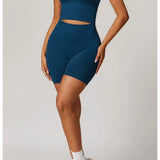 Conjunto deportivo con top con escote y mallas ciclistas