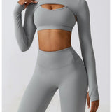 Conjunto deportivo con crop top y chaleco