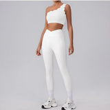 Conjunto deportivo con top asimétrico y volantes