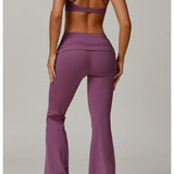 Conjunto deportivo con pantalones de campana