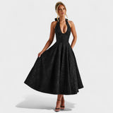 Effie – Vestido Midi Texturizado con Escote Halter que resalta tu feminidad