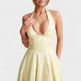 Effie – Vestido Midi Texturizado con Escote Halter que resalta tu feminidad