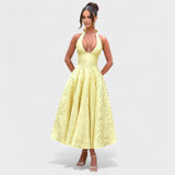 Effie – Vestido Midi Texturizado con Escote Halter que resalta tu feminidad
