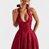 Effie – Vestido Midi Texturizado con Escote Halter que resalta tu feminidad