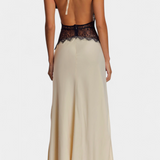 Ashanty – Vestido Largo con Escote Halter que irradia sensualidad refinada