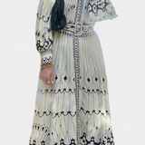 Soria Vestido Maxi Botón Bordado de Estilo Folk