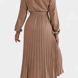 Theresa Vestido con Cuello Alto y Cinturón Plisado